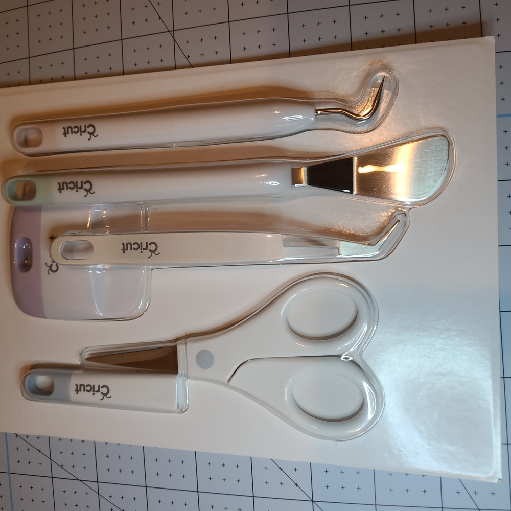 Cricut basic tool set - Picture 3 of 4
